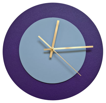 Pop Art Wanduhr Lila Hellblau  mit goldenen Zeigern 30 cm rund
