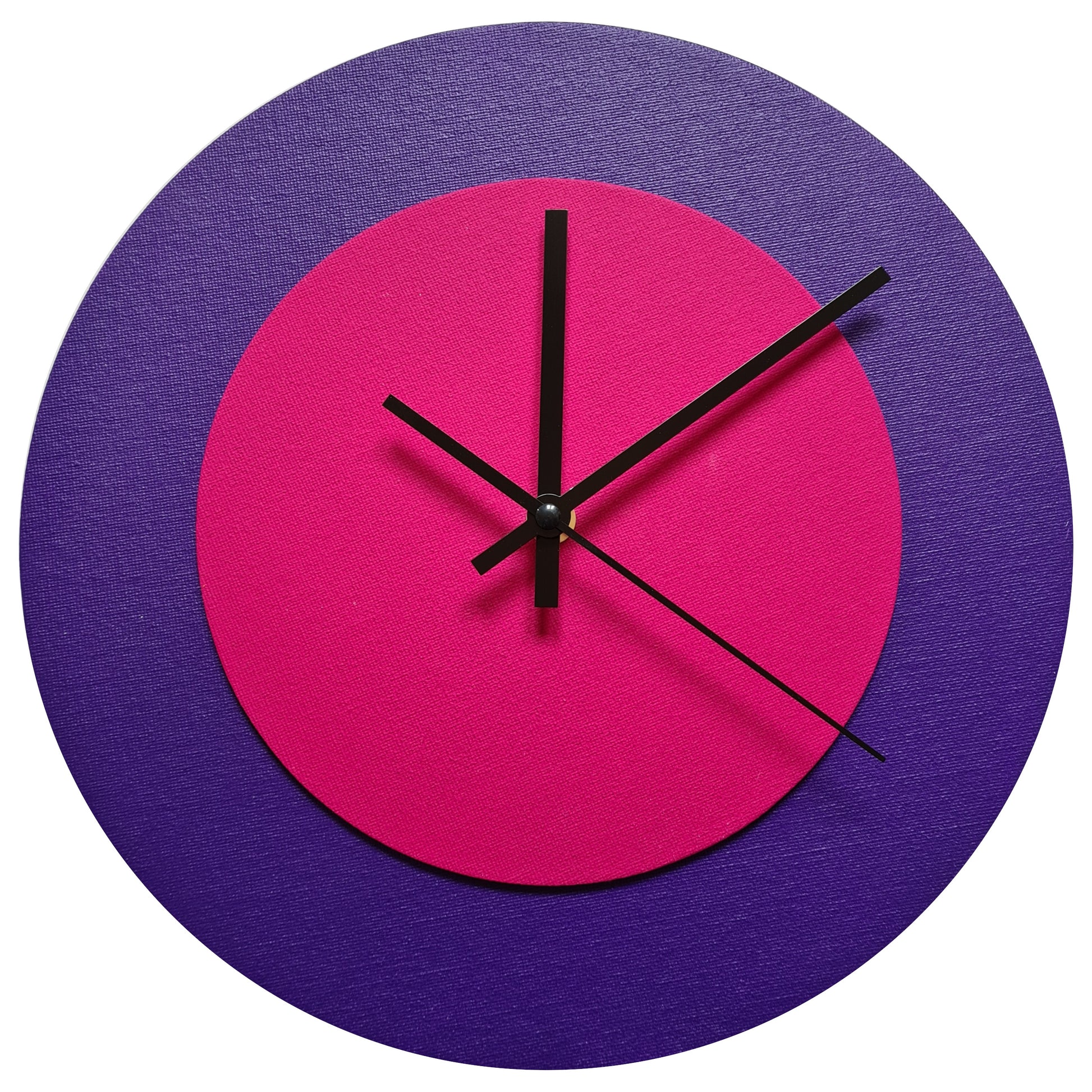 Pop Art Wanduhr Lila  Magentafarben mit schwarzen Zeigern 30 cm rund
