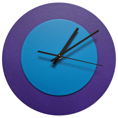 Pop Art Wanduhr Lila  Mittelblau mit schwarzen Zeigern 30 cm rund
