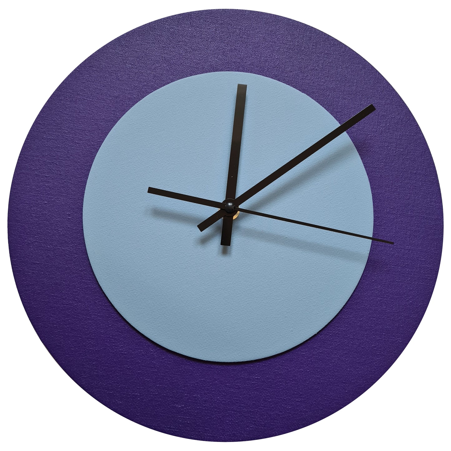 Pop Art Wanduhr Lila Hellblau  mit schwarzen Zeigern 30 cm rund
