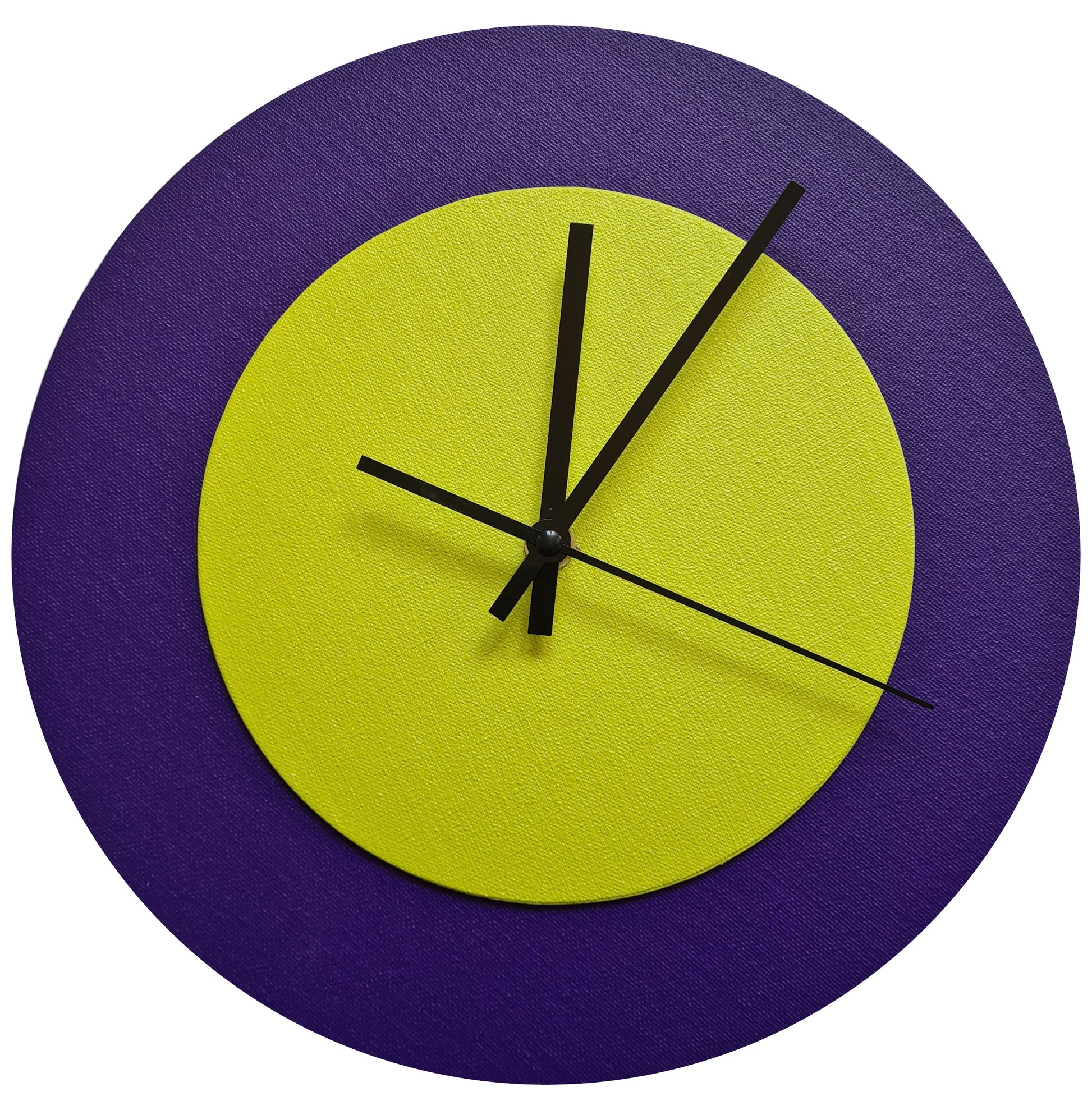 Pop Art Wanduhr Lila  Farngrün mit schwarzen Zeigern 30 cm rund
