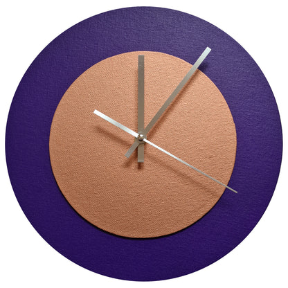 Pop Art Wanduhr Lila  Bronzefarben mit  silbernen Zeigern 30 cm rund
