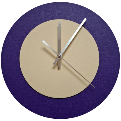 Pop Art Wanduhr Lila  Cremefarben mit silbernen Zeigern 30 cm rund
